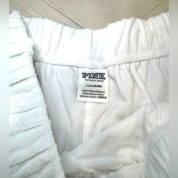 🔥HP🔥NWOT - PINK Victoria's Secret Beach Terry Varsity Shorts in White Size Large - Picture 14 of 16